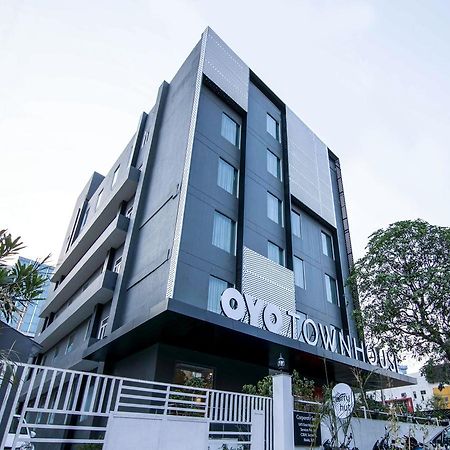 נוידה Oyo Townhouse 028 Corporate Suite מראה חיצוני תמונה