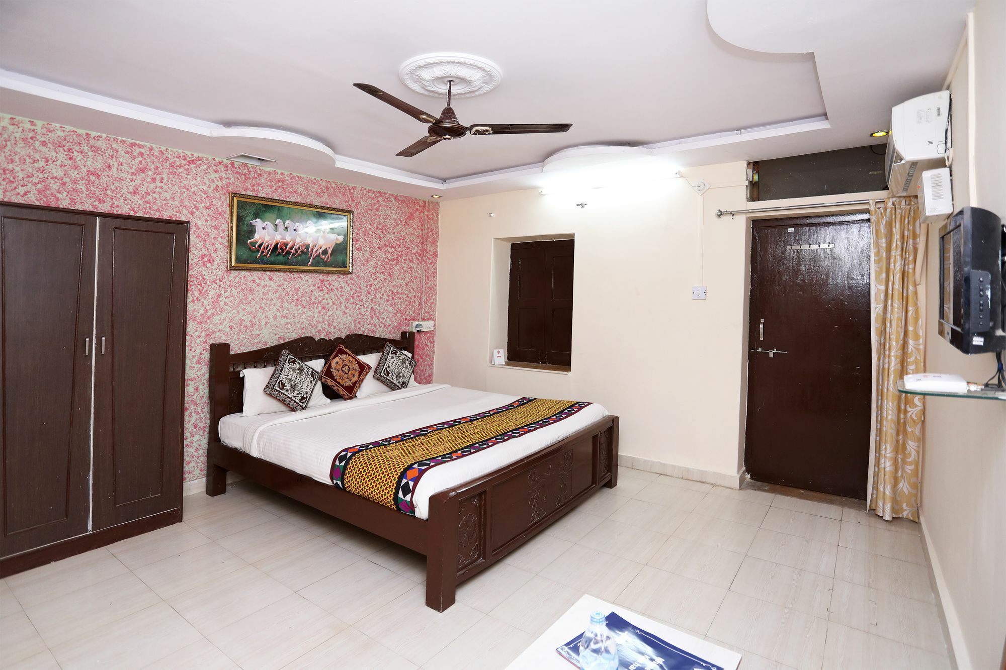 נוידה Oyo Townhouse 028 Corporate Suite מראה חיצוני תמונה