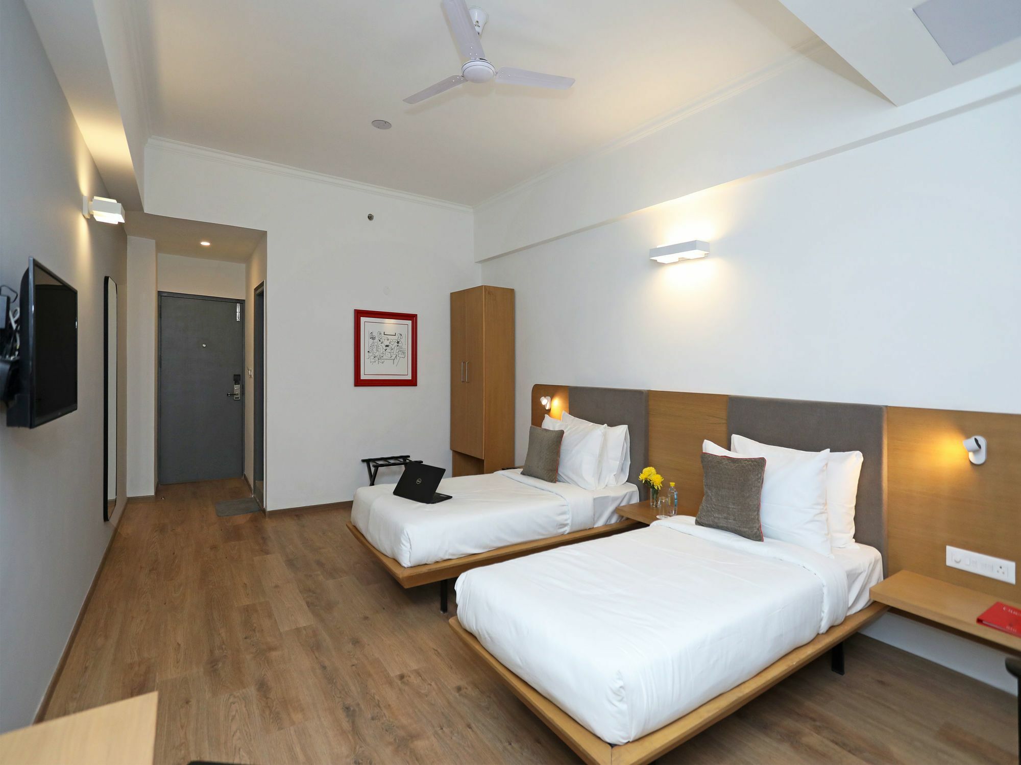 נוידה Oyo Townhouse 028 Corporate Suite מראה חיצוני תמונה