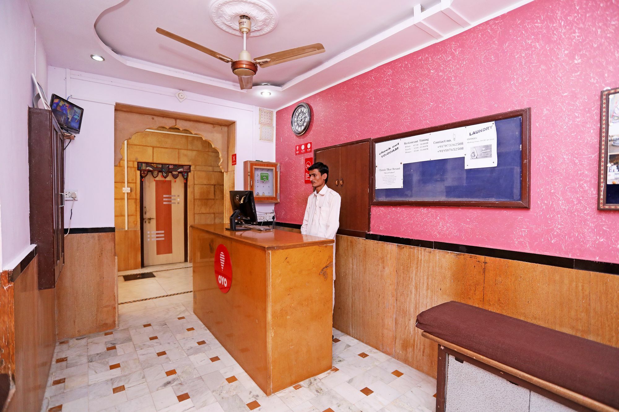 נוידה Oyo Townhouse 028 Corporate Suite מראה חיצוני תמונה
