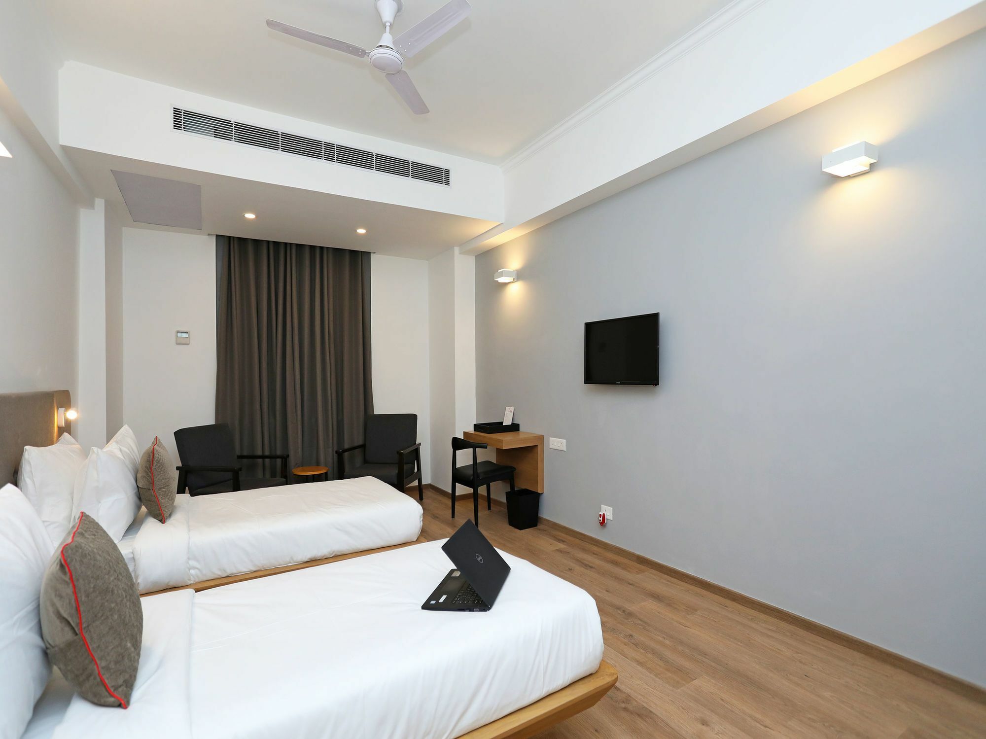 נוידה Oyo Townhouse 028 Corporate Suite מראה חיצוני תמונה