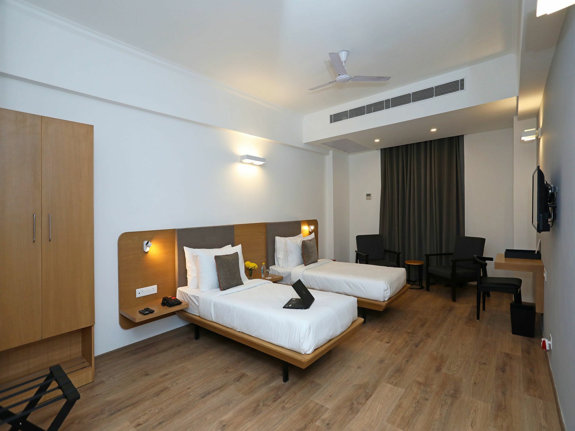 נוידה Oyo Townhouse 028 Corporate Suite מראה חיצוני תמונה