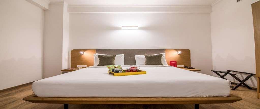 נוידה Oyo Townhouse 028 Corporate Suite חדר תמונה